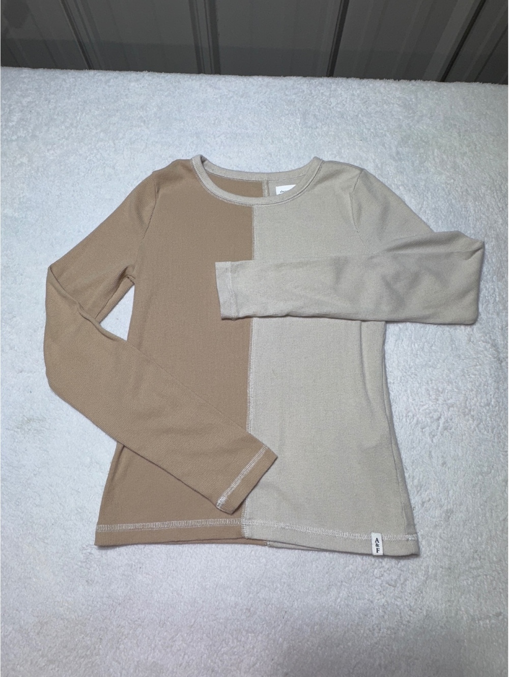 Abercrombie & Fitch Kids Long Sleeve Colorblock Top Beige and Tan Size 11/12